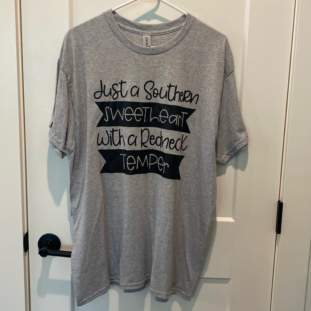 Gildan Heavy Cotton Short Sleeve Tee‎ With Saying on Front.  Size Large.